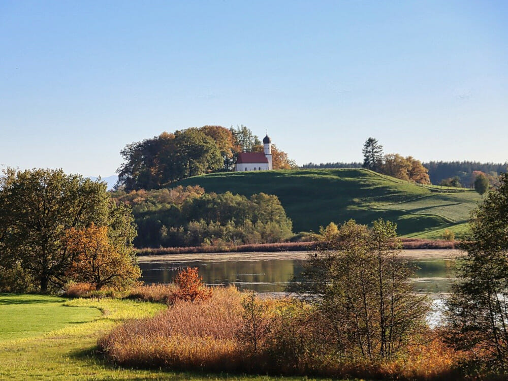 Die Rundwanderung um den Egglburger See ist gut für Familien geeignet.