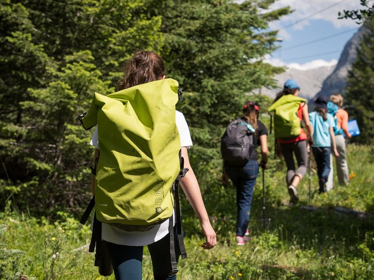 Personengruppe beim Wandern